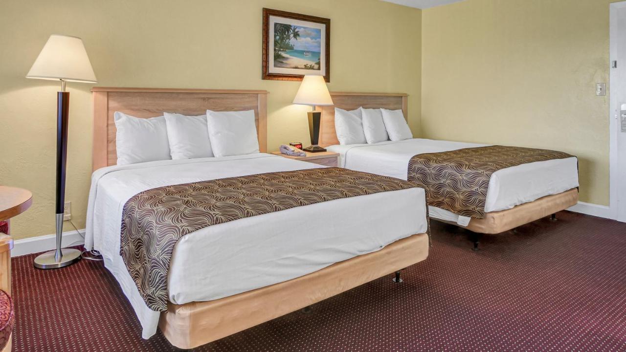 Page Terrace Beachfront Hotel St. Pete Beach Extérieur photo