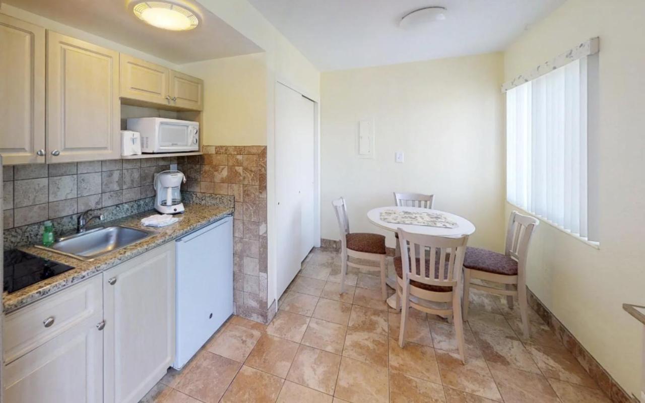 Page Terrace Beachfront Hotel St. Pete Beach Extérieur photo