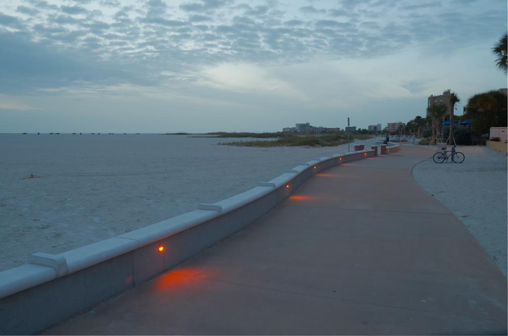 Page Terrace Beachfront Hotel St. Pete Beach Extérieur photo