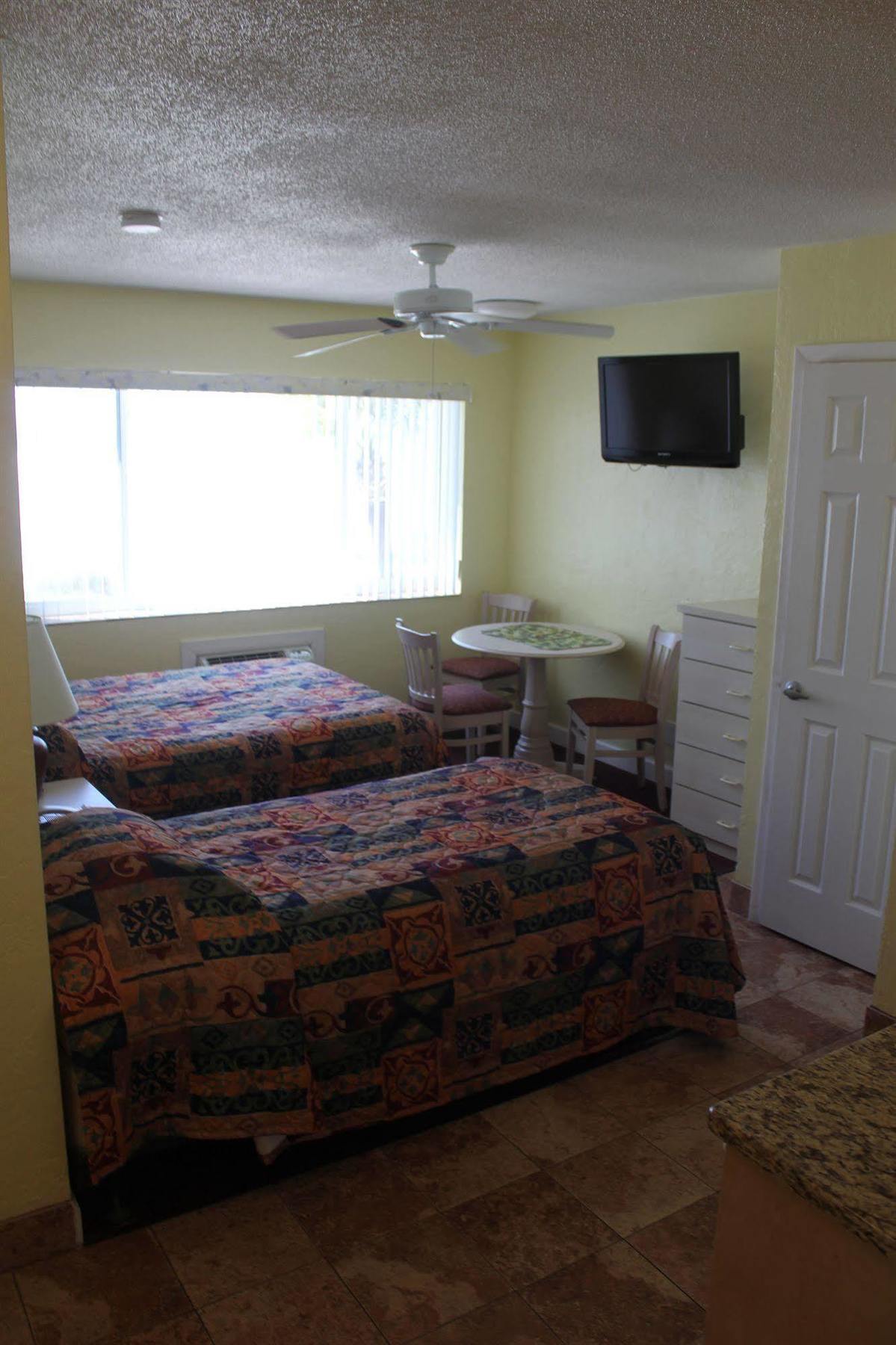 Page Terrace Beachfront Hotel St. Pete Beach Extérieur photo